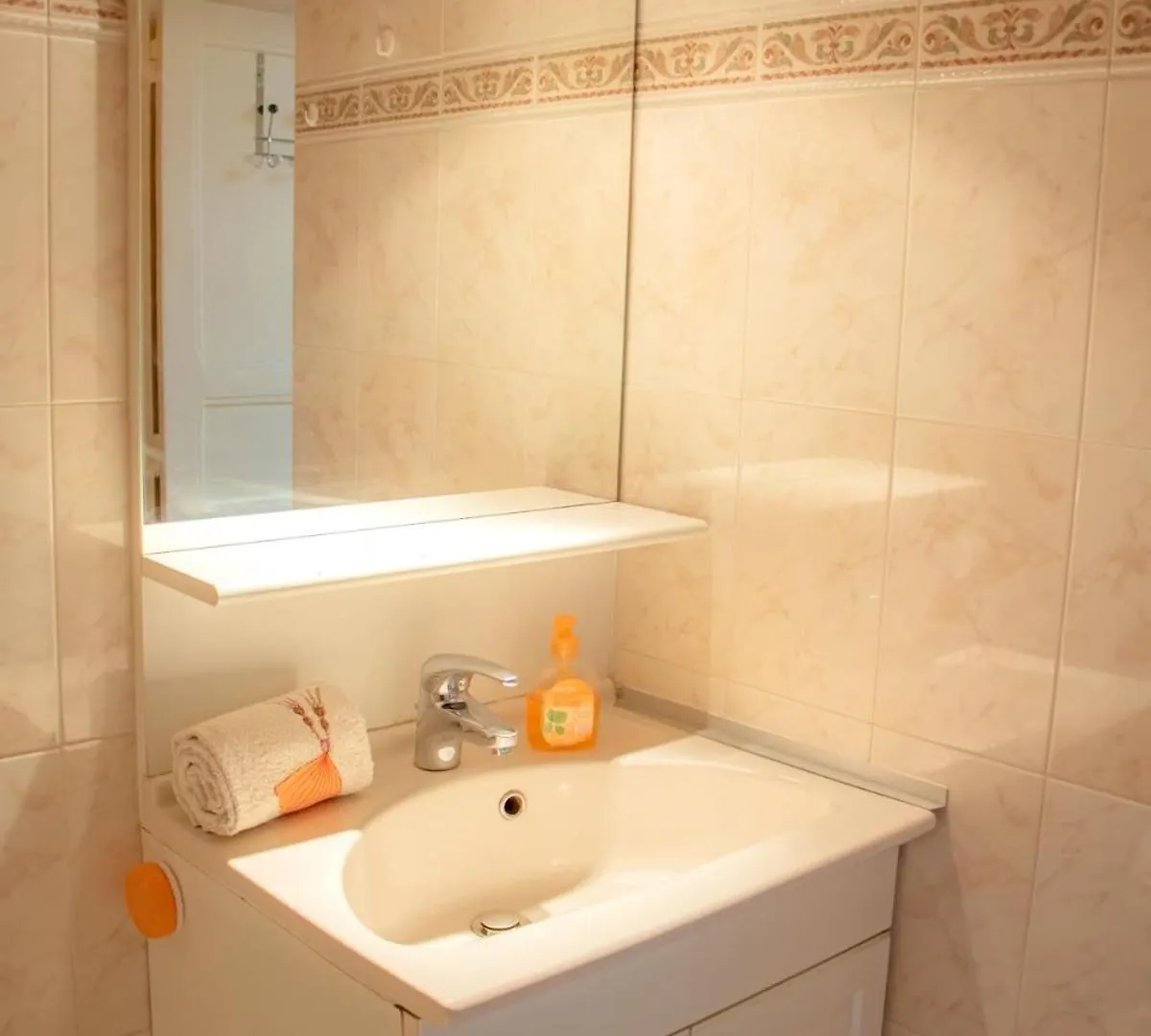 Appartement Plein Centre, 42M Au Calme Avec Balcon Et Wifi Aix-les-Bains 0*,  Fransa
